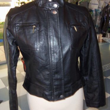 Tintorería Macrosec chaqueta negra